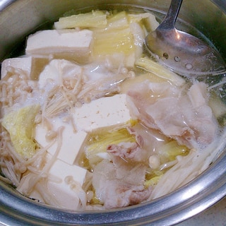 中華スープで 中華風味の湯豆腐鍋